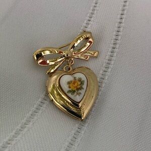 Vtg Heart Locket Brooch with Floral Design